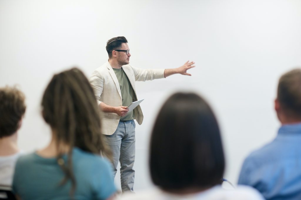 Best Guide to becoming a Public relations specialist