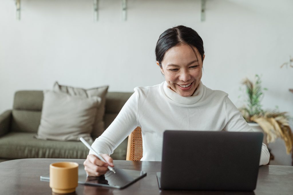 Fun Jobs That Pay Well Without A Degree