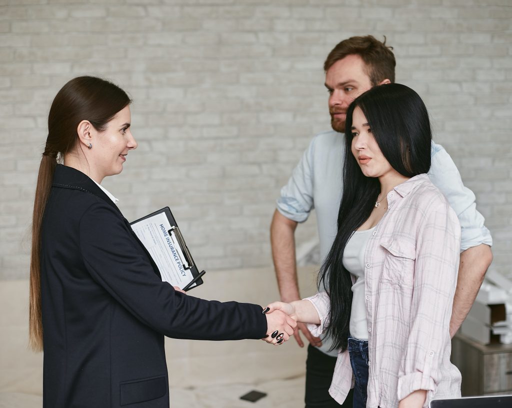 How to become an insurance marketer