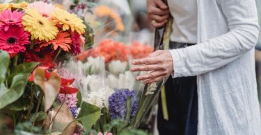 Does CVS Sell Flowers In 2021 (Types, Prices + Locations)