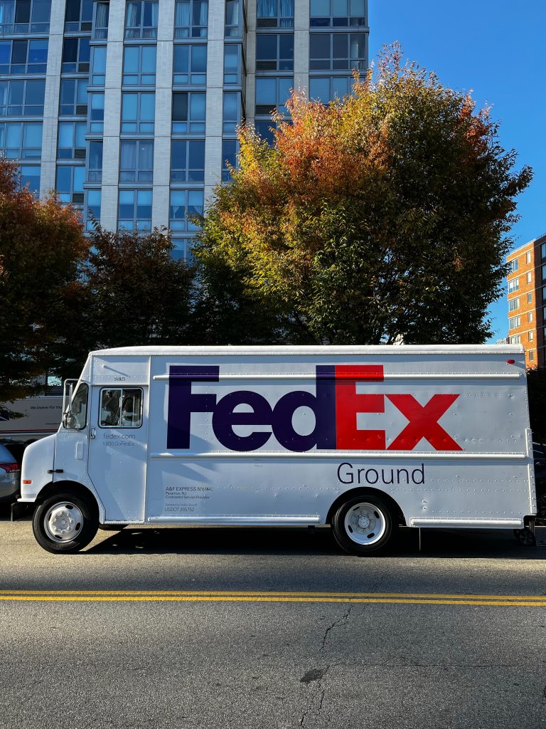 Does FedEx hire felons