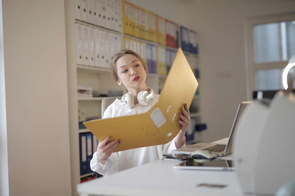 Virtual Assistant Vs. Real Employee