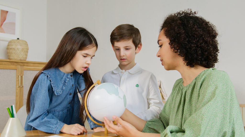 What Does an Educational Diagnostician Do? (Salary, Job Description, and More) 1 What Does an Educational Diagnostician Do