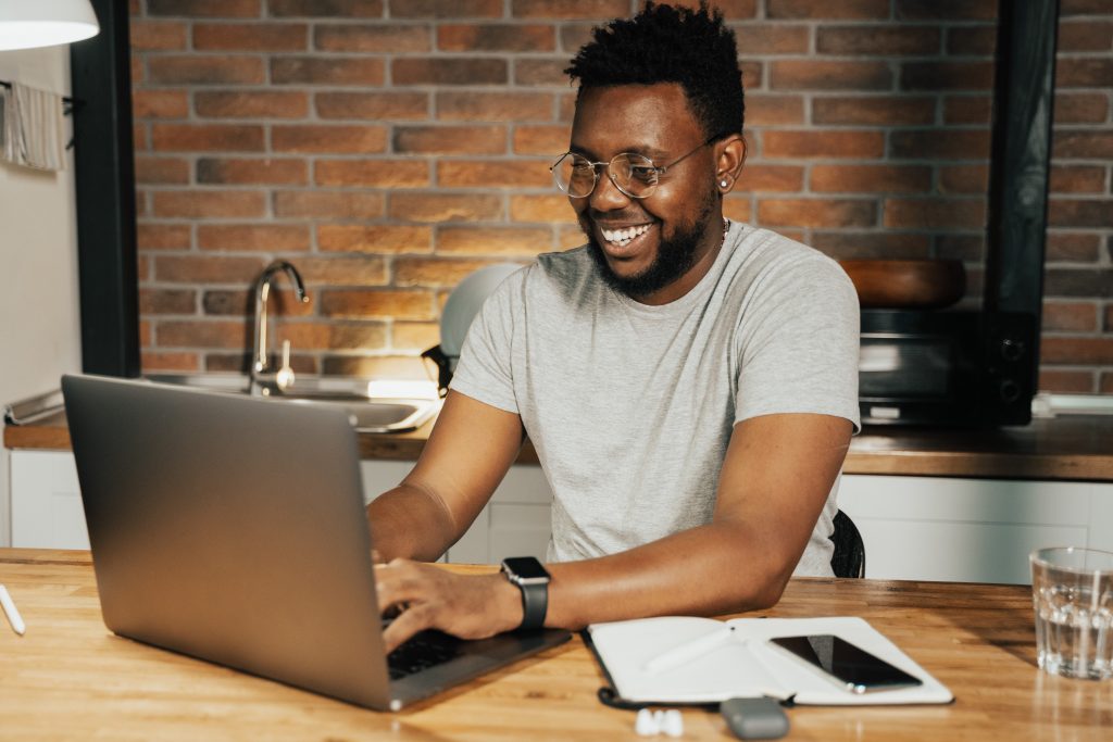 Easy Jobs That Pay Well in 2022