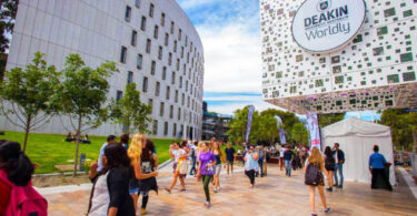 Deakin STEM Scholarship for International Students to Study in Australia