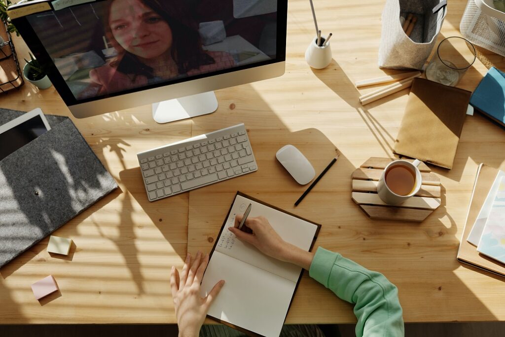 10 Top Online Colleges that Pay you to Attend
