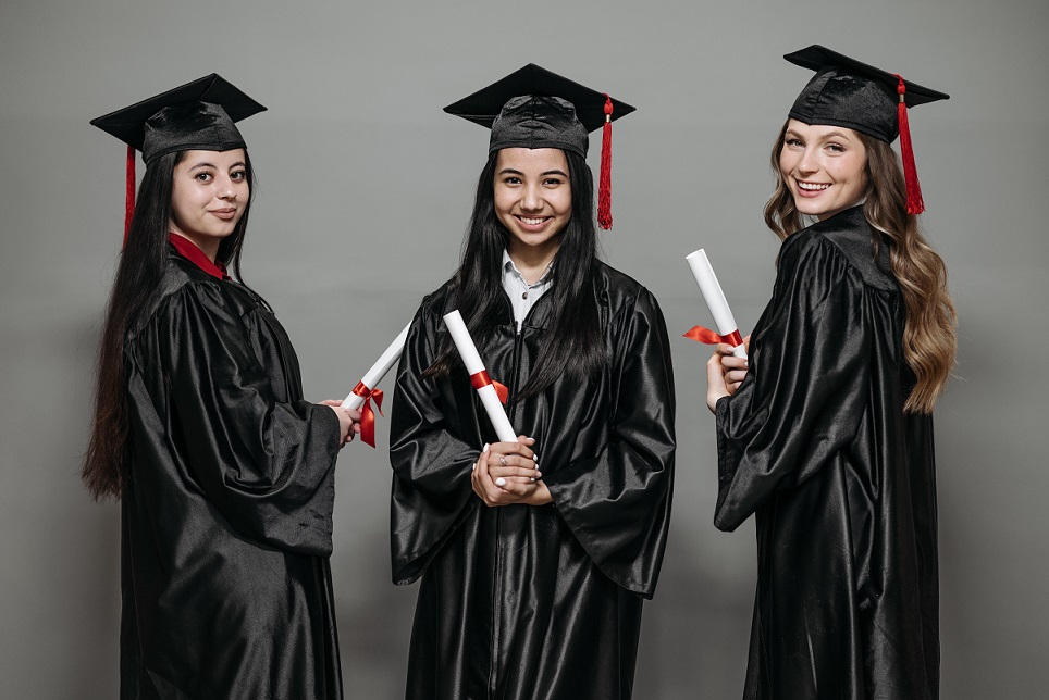 15 Top Undergraduate Scholarships in Canada for International Students