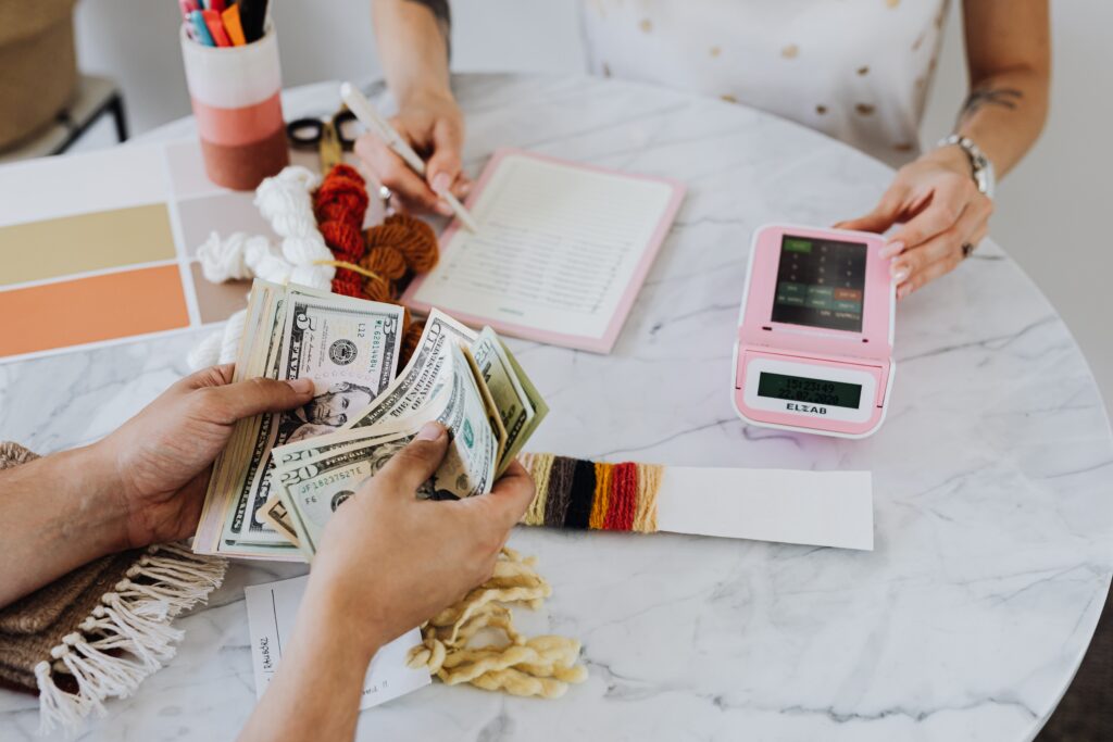 Jobs That Pay 100K a Year Without a Degree in the USA