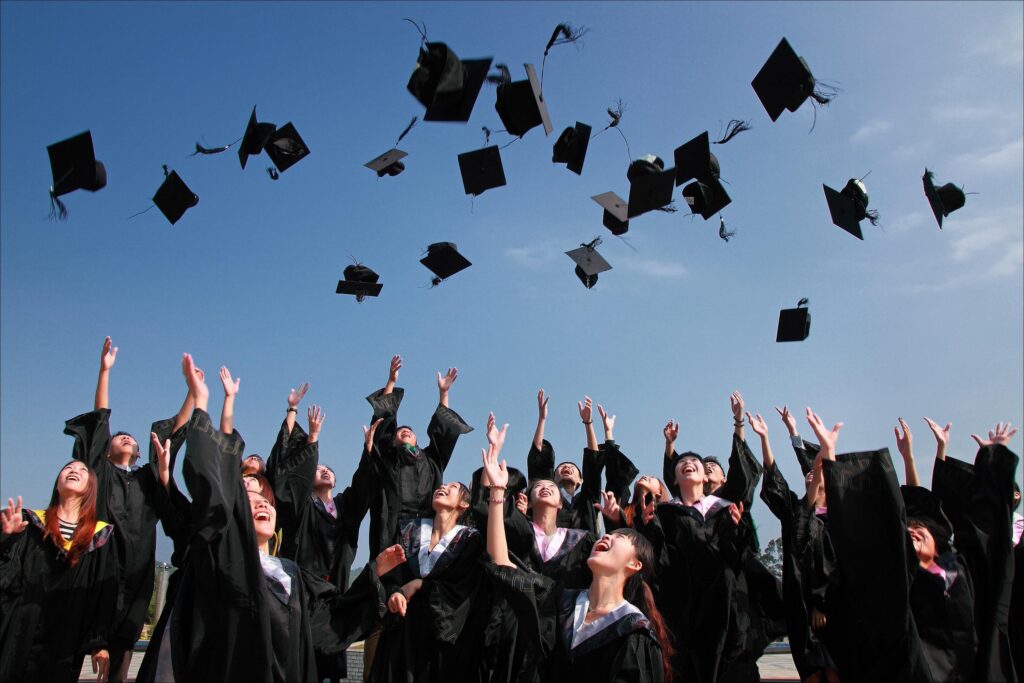 Best Undergraduate Scholarships in Canada for International Students