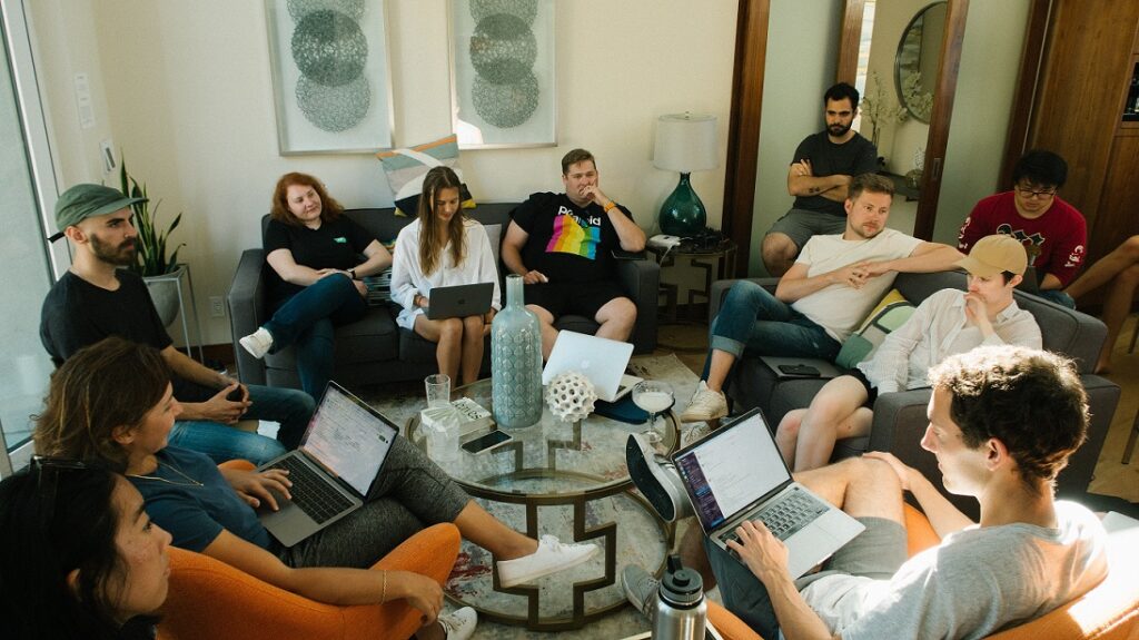 20 Best Group Chat Apps For Co-workers