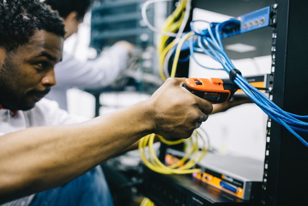 How to Apply for Fly-in, Fly-out Electrician Jobs in Canada