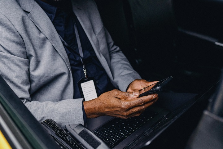 How Does The Money Club Mobile App Work?