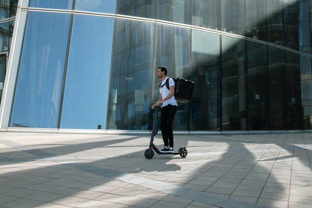Varla Eagle One Review – My Experience Riding This High-Powered Electric Scooter