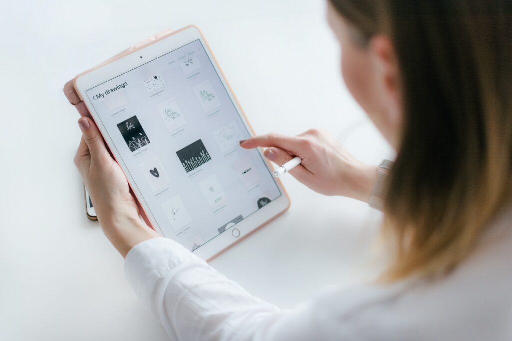 10 Best Apps That Pay $100 A Day in 2023 (Sure Ways to Make $100)