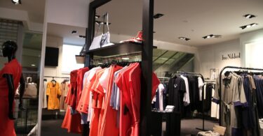 How Old Do You Have to Work at Plato’s Closet | Working Experience